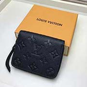 M60740 黑色 拉鏈零錢包為都市人提供了理想的選擇 包身精巧緊湊 可以用來裝零錢 信用卡和折疊起來的紙幣 即使身上的口袋小 也可輕松地將它放入 11 x 8 x 1 cm