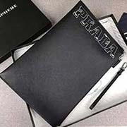 PRADA限量版手包 專柜新款式 官網同步 2NG001 黑色 意大利高等原單十字紋牛皮質感極好 內里進口羊皮 原單Lampo拉鏈 原單 特別的大字嘜設計凸顯個性 時尚 長35.5cmx高23.5c