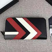 PRADA男士單拉鏈錢包 專柜新款式 官網(wǎng)同步 2ML317 黑色拼色字嘜 意大利高等原單十字紋牛皮質(zhì)感極好 復(fù)雜拼色設(shè)計(jì) 更加時(shí)尚獨(dú)特