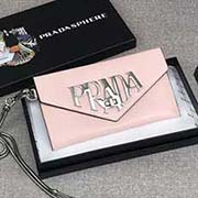 2018專柜新新款手包 官網同步 1MF175 淺粉 內碼236代工碼 意大利高等進口牛皮內里羊皮 開片珠 扭轉鎖扣 可拆卸金屬腕帶 獨特的銀色金屬大標識 背面拉鏈口袋 方便實用 高等時尚 什么場合