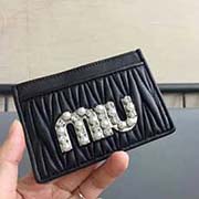 MIUMIU 新品 5MC208 專柜新珍珠鉆扣系列卡包 珍珠與水鉆搭配標志性MIU logo標 精美時尚 小巧精致 雙面卡位 設計實用又時尚采用高等進口羊皮 里外全皮
