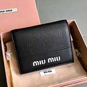 MIUMIU pocket wallet 專柜新款錢夾 5MV204 進口高等馬德拉斯山羊皮搭配小牛皮 正面絲印logo燙字 內里miu標識燙字 百元鈔銀行卡硬幣零錢通通可以收入其中 8 11cm