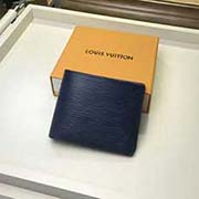 M60628 藍(lán)色 錢夾男士短款錢包屬于 Damier Graphite 帆布系列設(shè)計時尚低調(diào) 便于收納紙幣 信用卡與收據(jù) 輕便耐用 可輕易放入上衣或褲裝口袋 12 x 9 cm