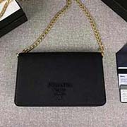 PRADA女士新款空姐包 可拆卸金屬鏈肩帶 磁扣扣合 一個帶有外鏡的小口袋 專柜新款式 官網同步 1BP012 黑色 意大利高等原單十字紋牛皮質感極好 原單進口厚金電鍍五金配件 用相同完成的金屬標