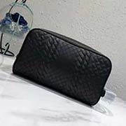  Bottega Veneta bv編織洗漱包washing bag 意大利 胎牛皮 資深老師傅 編織 柔軟無比 高等皮料搭配工匠超凡手藝 終成就其級致奢華 V98020黑色 26 10 15