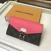 名品A貨網M58417 功能多樣的 Pallas 錢夾設計極為精妙 時尚感十足又頗具實用性 色彩鮮活的 Monogram 帆布和標志性的 S 形鎖既保證了錢夾的性 又令其流露精致典雅之美 錢夾內