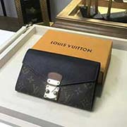 M58415 功能多樣的 Pallas 錢夾設計極為精妙 時尚感十足又頗具實用性 色彩鮮活的 Monogram 帆布和標志性的 S 形鎖既保證了錢夾的性 又令其流露精致典雅之美 錢夾內部容量可觀