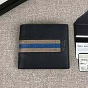 PRADA男士短款錢夾 專柜新款式 官網同步 2M0513 深藍灰藍彩帶鱷魚皮 意大利高等原單十字紋牛皮質感極好 彩帶鱷魚皮更顯高等 長11cm高9cm
