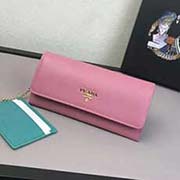  1MH132 散字拼色 PRADA二折款皮夾 官網(wǎng)同步 意大利高等壓紋牛皮質(zhì)感極好 長19 高10.5寬3.5cm 壓紋拼色櫻花粉配梅紅