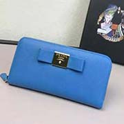  1ML506 方塊蝴蝶五金 PRADA單拉鏈錢包 官網同步 代工號12N內碼 意大利高等壓紋牛皮質感極好 長19 高10.5寬2.8cm 壓紋牛皮淺藍色