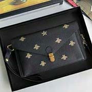 原單出品 男士新款手包 采用進口摔紋牛皮 配以金色蜜蜂和星星印花 495678黑色 25cmx15cmx5.5cm