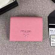 PRADA爆款女士短夾 專柜新同色標志 官網同步 1MV204 櫻花粉同色標志 意大利高等原單十字紋牛皮質感極好 長11.2cm高8.5cm