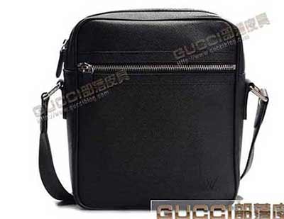 LV男包 熱消精品時尚男士十字紋斜跨包M32462