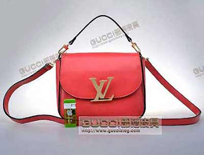 M94264玫紅 LV商務潮女小包_LV經(jīng)典熱消包包