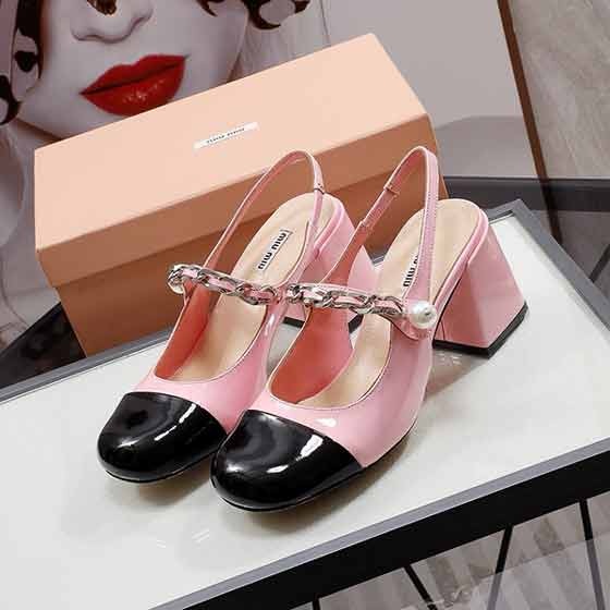 Miu Miu秋冬新款超美水鉆鉆花裝飾搭配 時尚淑女氣質