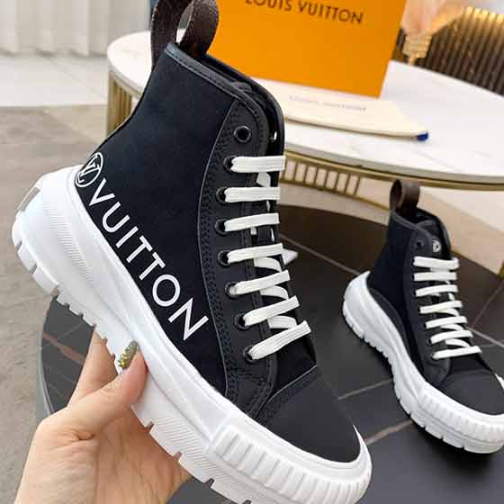 LV女鞋國際大品牌運動鞋 搭配厚實亦不失輕盈