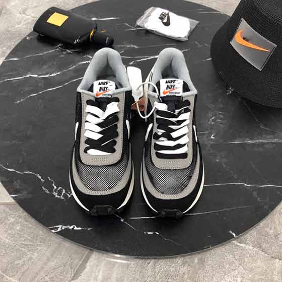 女鞋國際品牌Sacai x Nike LVD Waffle Daybreak 聯名走秀款跑鞋