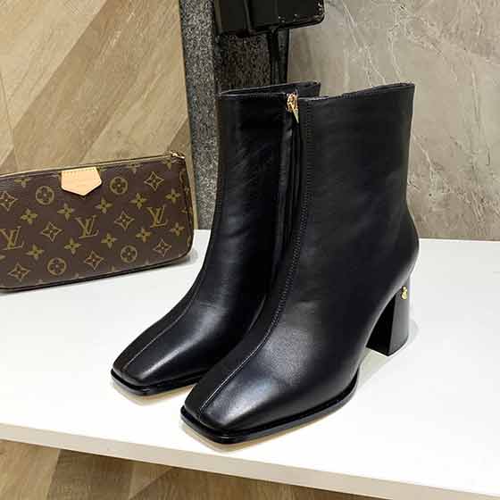 Jimmy Choo大品牌女鞋品牌高跟鞋，優雅永