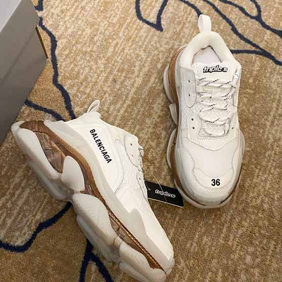 巴黎世家-老爹鞋。全球火爆的復古慢跑鞋。