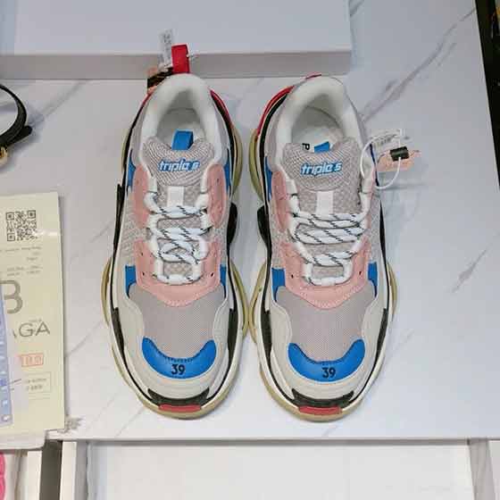 全球火爆的復(fù)古慢跑鞋。巴黎世家老爹鞋。