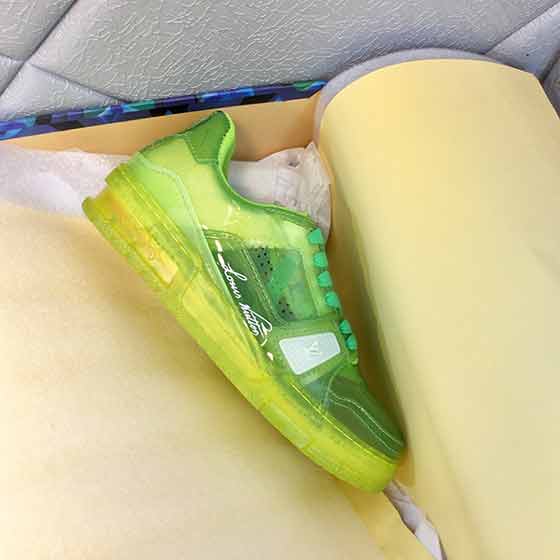 火遍時尚圈驢牌女鞋時尚鞋，lv膠片款膠片鞋新款！