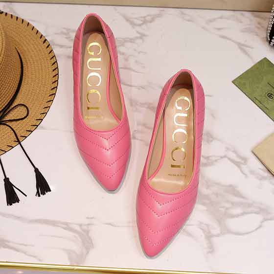 大品牌女鞋品牌中跟淺口鞋，搭配小