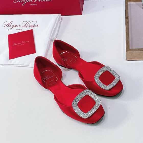 名媛款唯品會折扣網女鞋，RV中空鉆扣真絲平底鞋！