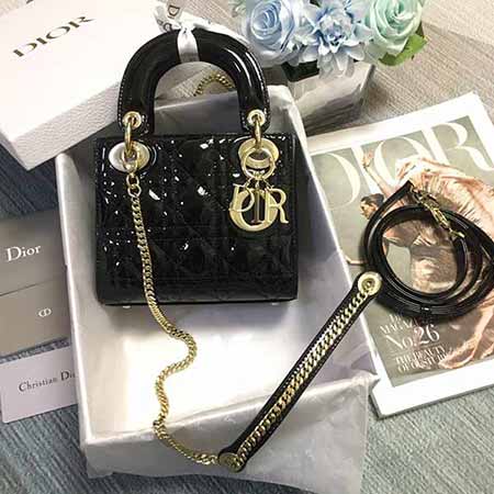 DIOR三格黑色漆皮淺金扣牛皮袋口翻蓋雙肩背包，時(shí)尚畢