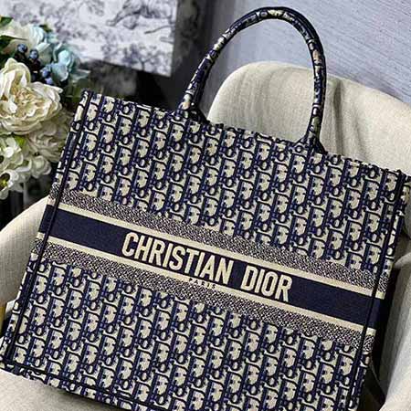 dior經(jīng)典款女包 托特包 dior女包大概什么價格