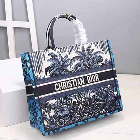 Dior主打產(chǎn)品粽櫚樹(shù)Book Tote大號(hào)手袋