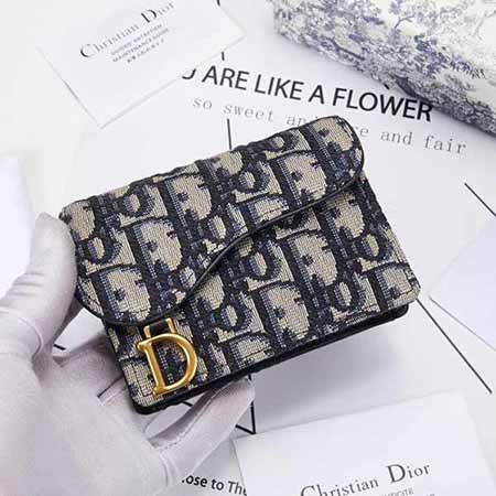 Oblique印花+燙金D字款馬鞍小卡包，小巧實用，時