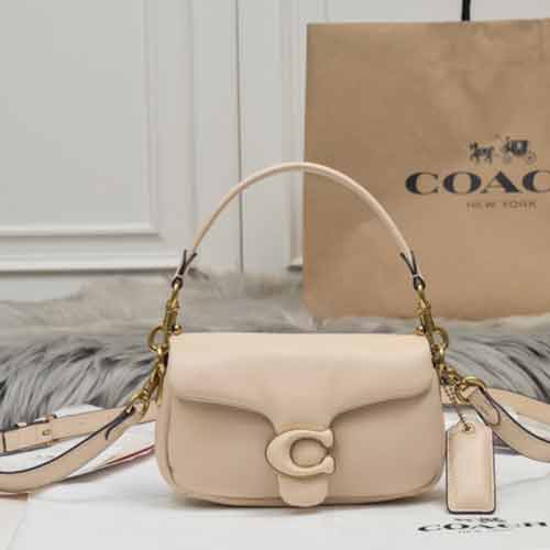 Coach經典包款PILLOW TABBY 18號單肩包