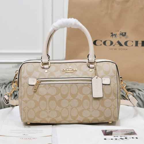 COACH波士頓包83607配有長肩帶可以斜挎使用。