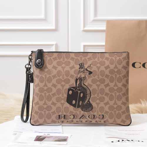 coach經(jīng)典標志帆布毒蛇屋旋鎖手拿包46296