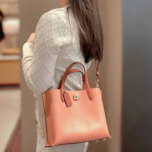 Coach經典Willow 24大容量手提斜挎旋鎖扣托特包