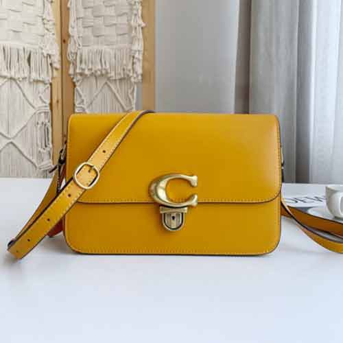 Coach Studio包袋：經(jīng)典標(biāo)志推鈕封口，現(xiàn)代風(fēng)尚，便攜實(shí)用！