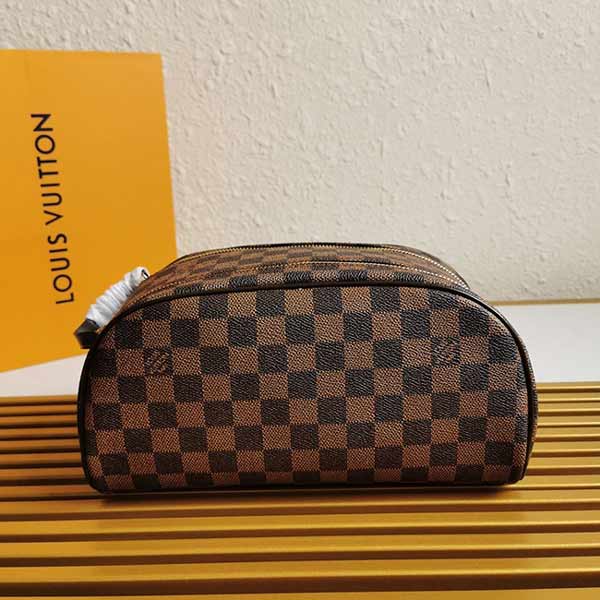 LV特大號(hào)盥洗包N47528，帆布面料舒適，雙拉鏈易取物