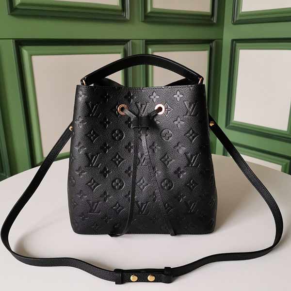 LV水桶包適合什么人背？lv經典水桶包M45256 M45306