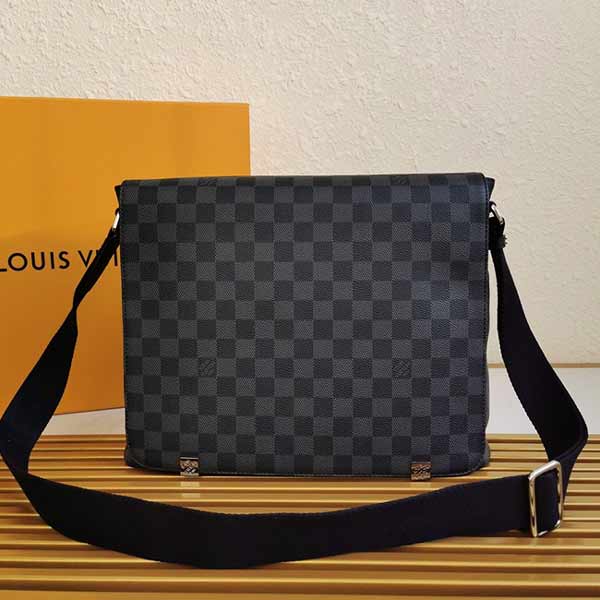 LV路易威登DISTRICT中號手袋 信