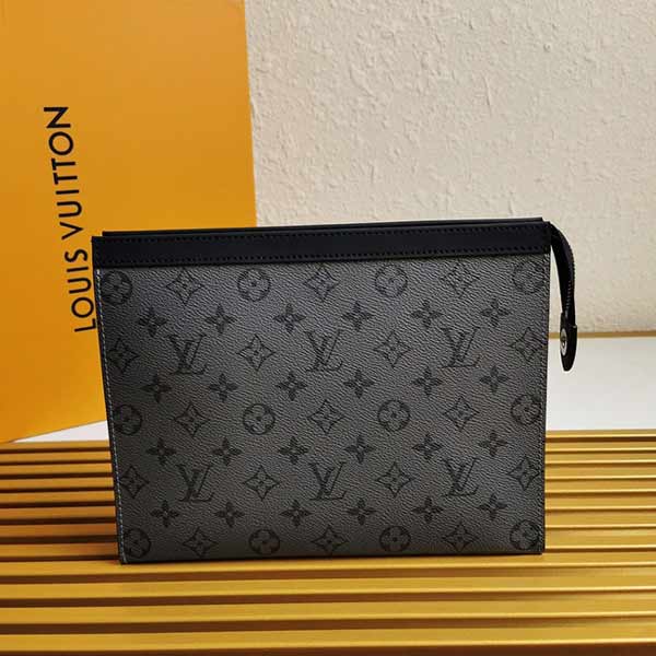 LV M69535 Pochette Voyage 中號