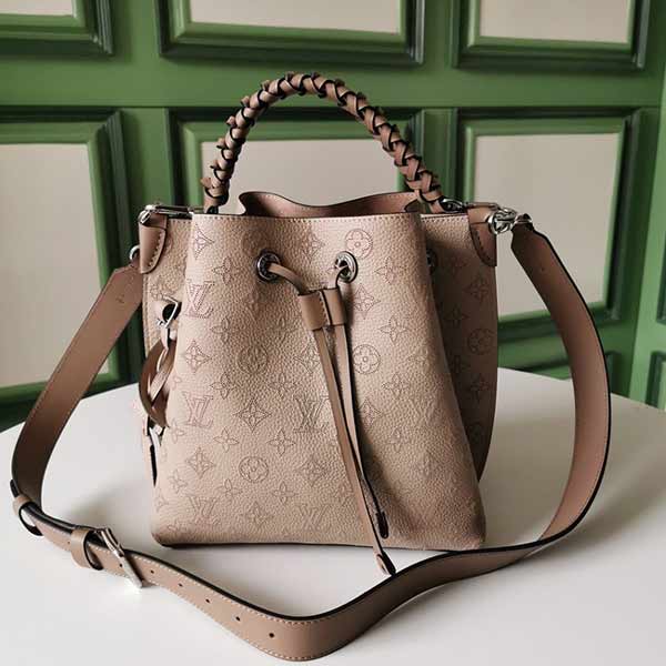 lv桶包型號M55799 M55800 鏤花小牛皮lv桶包檔次高等