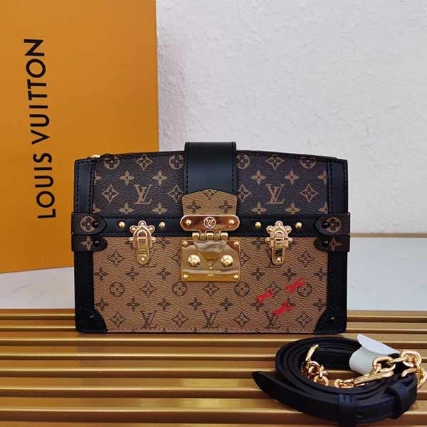 LV女裝藝術總監Nicolas推出TRUNK CLUTCH手袋M43596