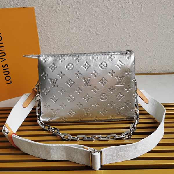 路易威登壓紋蓬松綿羊皮Coussin小號手袋M5791