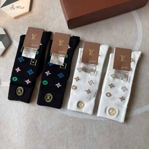 Louis Vuitton驢家新品女款中筒襪子，潮人畢備超好搭！
