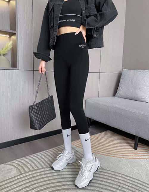 普拉達芭比褲全新版型沒有天花亂墜的彩和點綴 就只有高等感和百搭 ！