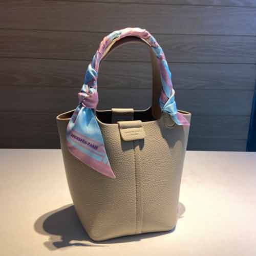 愛馬仕斜紋真絲腰帶、束發帶及頭巾佩戴