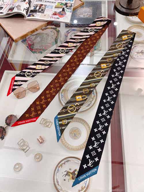LV雙層真絲徽章飄帶，尖端專柜新款來襲女神必入。