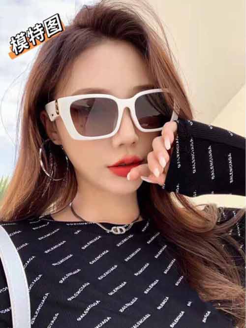 品牌Burberry小框眼鏡開車墨鏡女防紫外線優雅網紅女士偏光小臉鏡