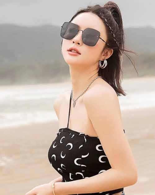 妥妥明星既視感！ MIUMIU經典大方框墨鏡 女士太陽鏡