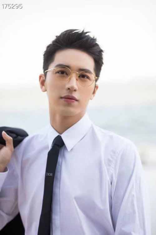 高等手工定制Dior男士新款領帶，讓男士可以充分展示自己個性。